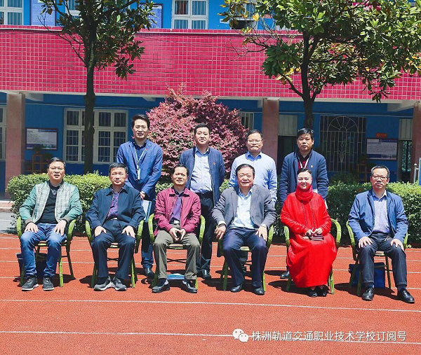 省教育廳原廳長(zhǎng)、省民辦教育協(xié)會(huì)會(huì)長(zhǎng)張放平一行來我校調(diào)研指導(dǎo)