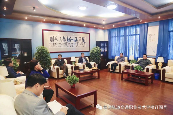校園美麗，特色凸顯------株洲市教科院書記曾立明一行三人來我校調(diào)研指導