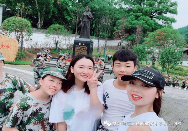 三尺講臺(tái)，感恩有你系列報(bào)道-帶給學(xué)生歡樂的青年教師 彭茜老師