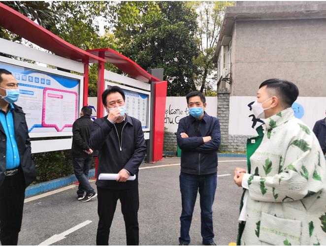 暖心下基層 慰問鼓干勁----株洲市、區(qū)總工會慰問株軌疫情防控職工