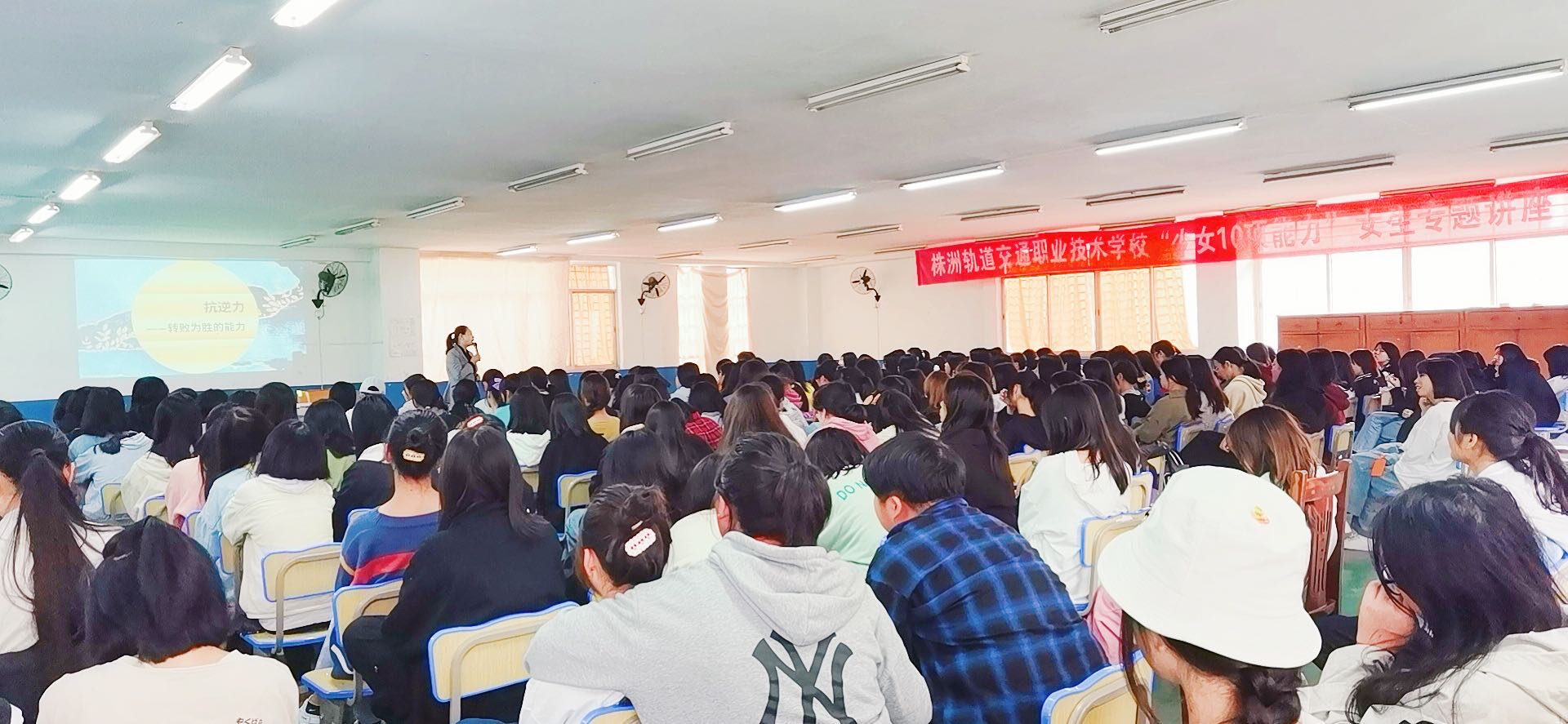 禮儀專家請進(jìn)來——“少女的十項能力”