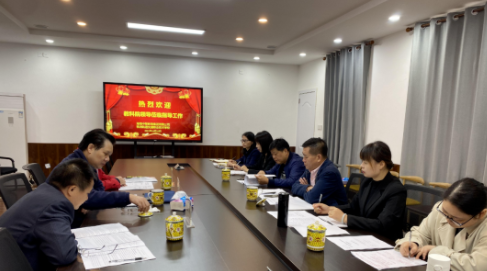 以課題研究為平臺(tái)，引領(lǐng)教師專業(yè)成長(zhǎng)